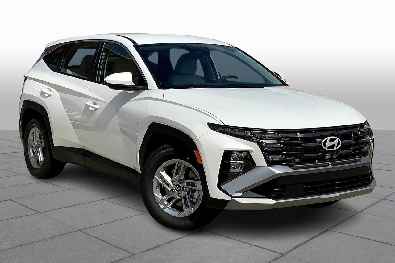 2026 Hyundai Tucson SE photo 2
