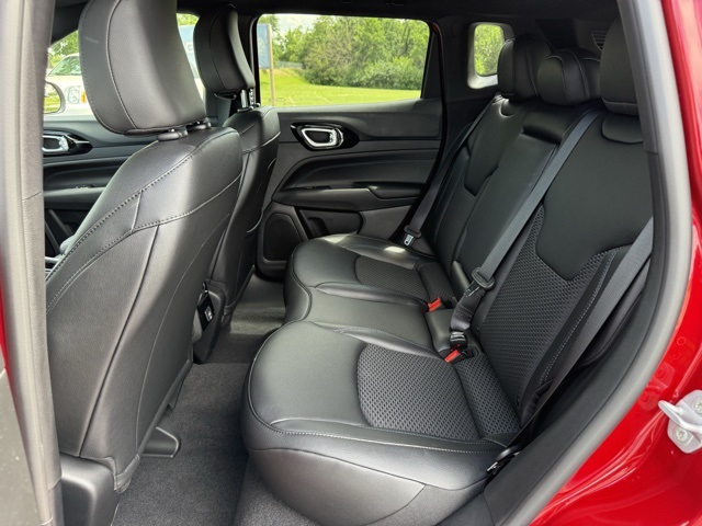 2025 Jeep Compass Latitude photo 16