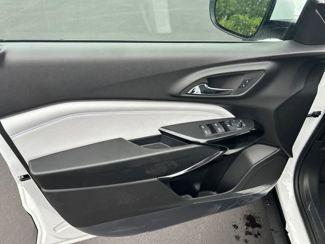2025 Chevrolet Trax LT photo 9