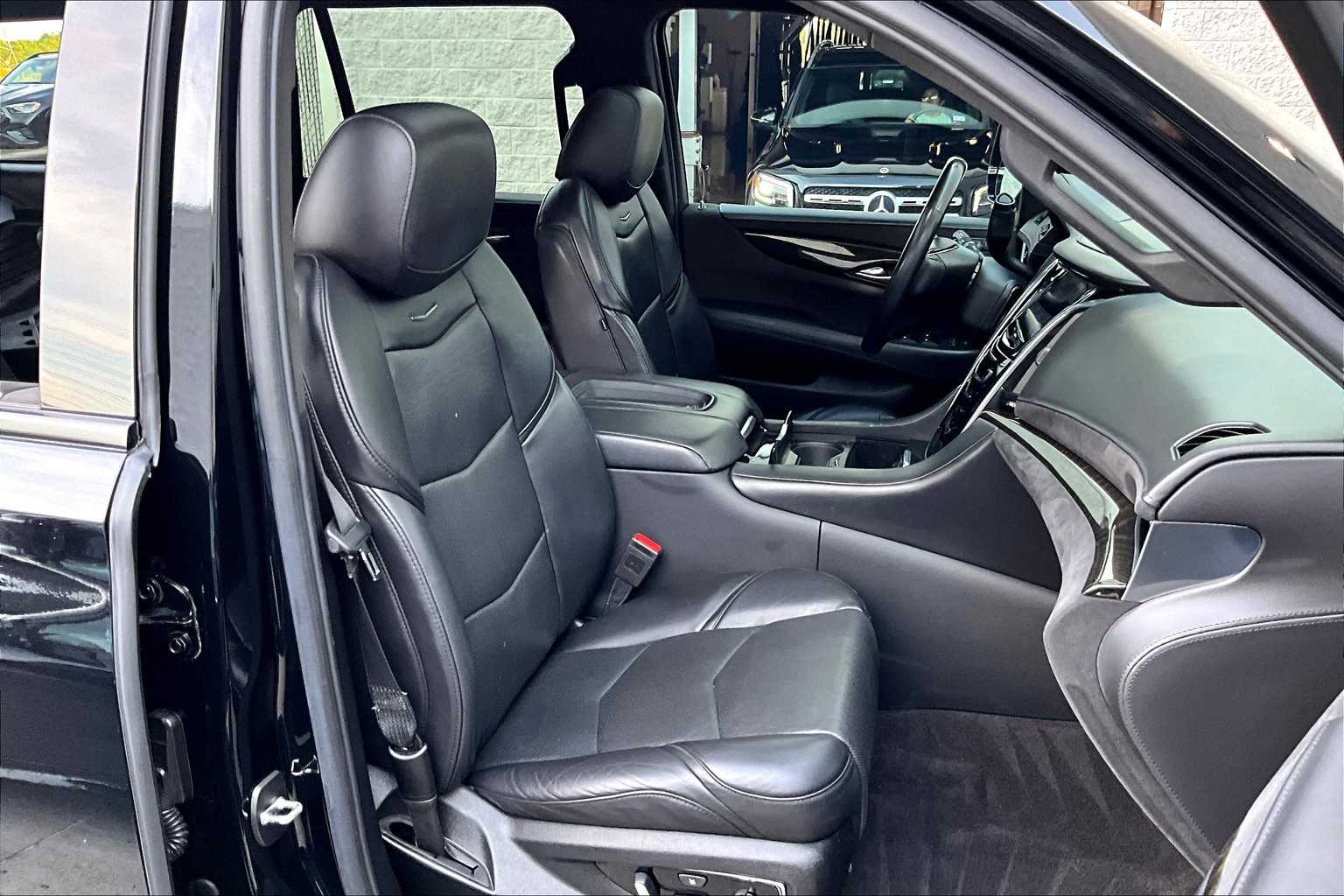 2020 Cadillac Escalade Platinum photo 8