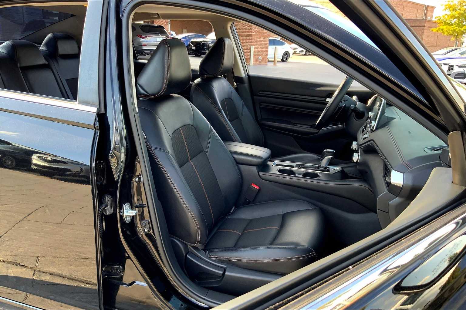 2019 Nissan Altima 2.5 SR photo 8