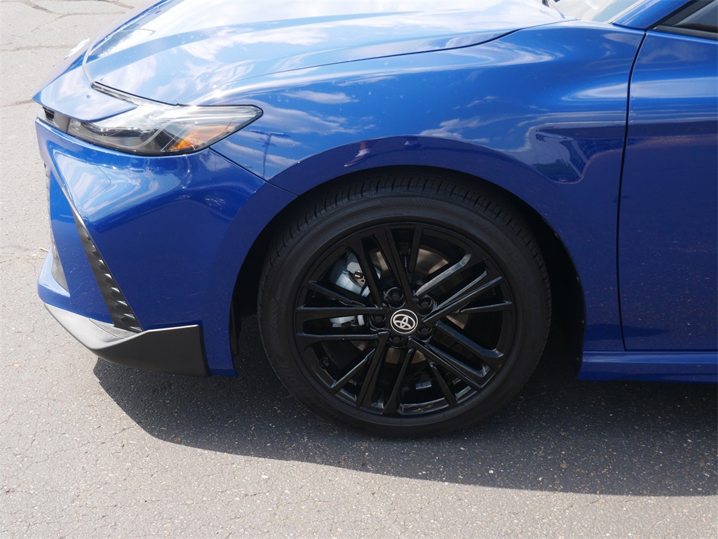2025 Toyota Camry SE photo 7
