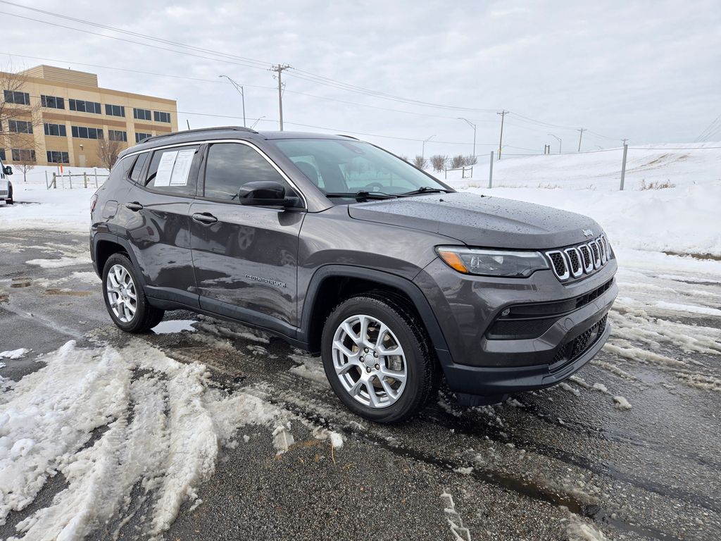 2023 Jeep Compass Latitude Lux's photo