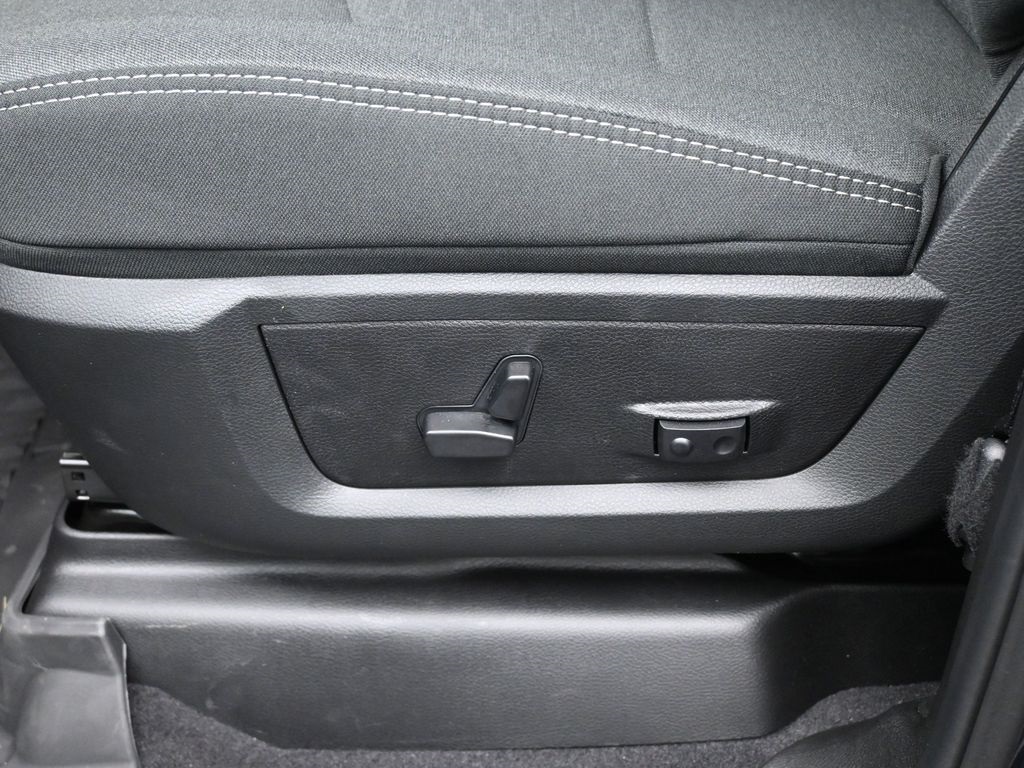 2025 Ram 2500 Big Horn photo 28