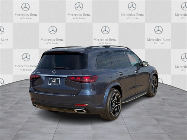 2026 Mercedes Benz GLS 450 4MATIC photo 3