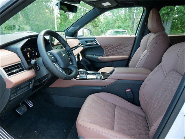 2025 Mitsubishi Outlander SEL photo 4