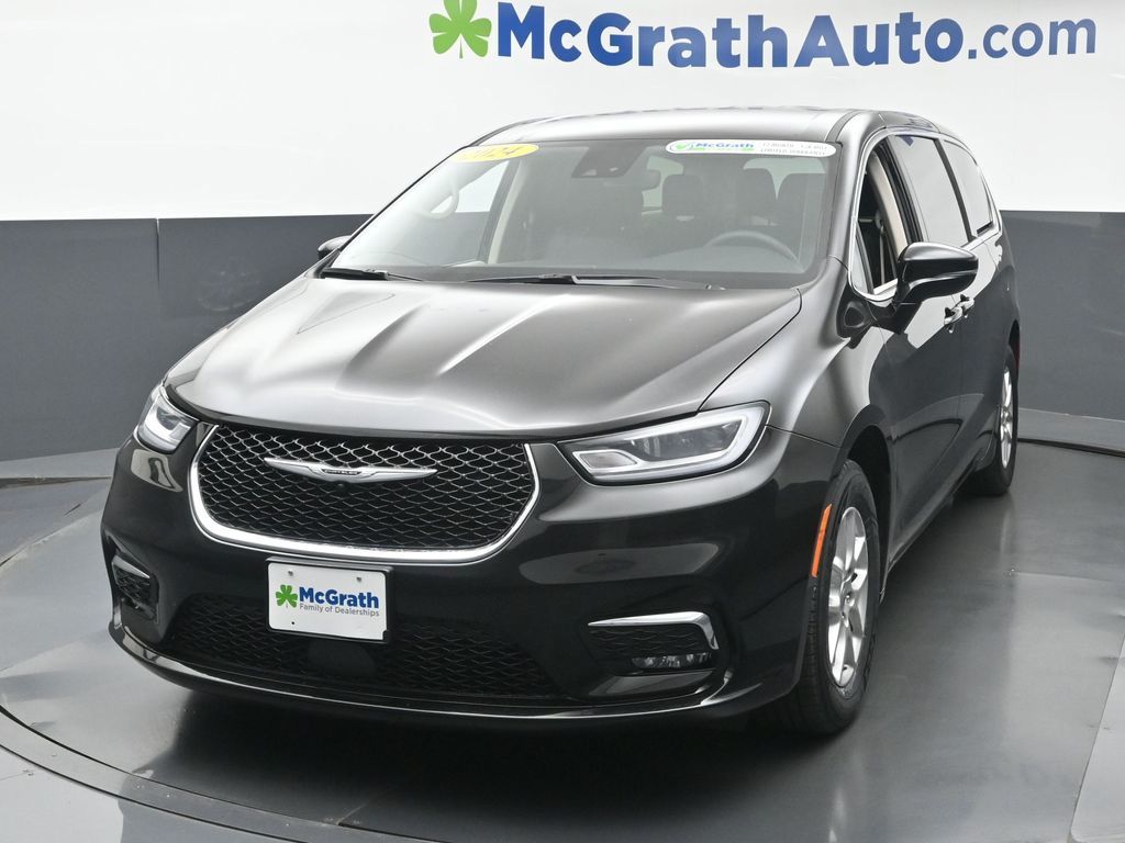 2024 Chrysler Pacifica Touring L photo 3