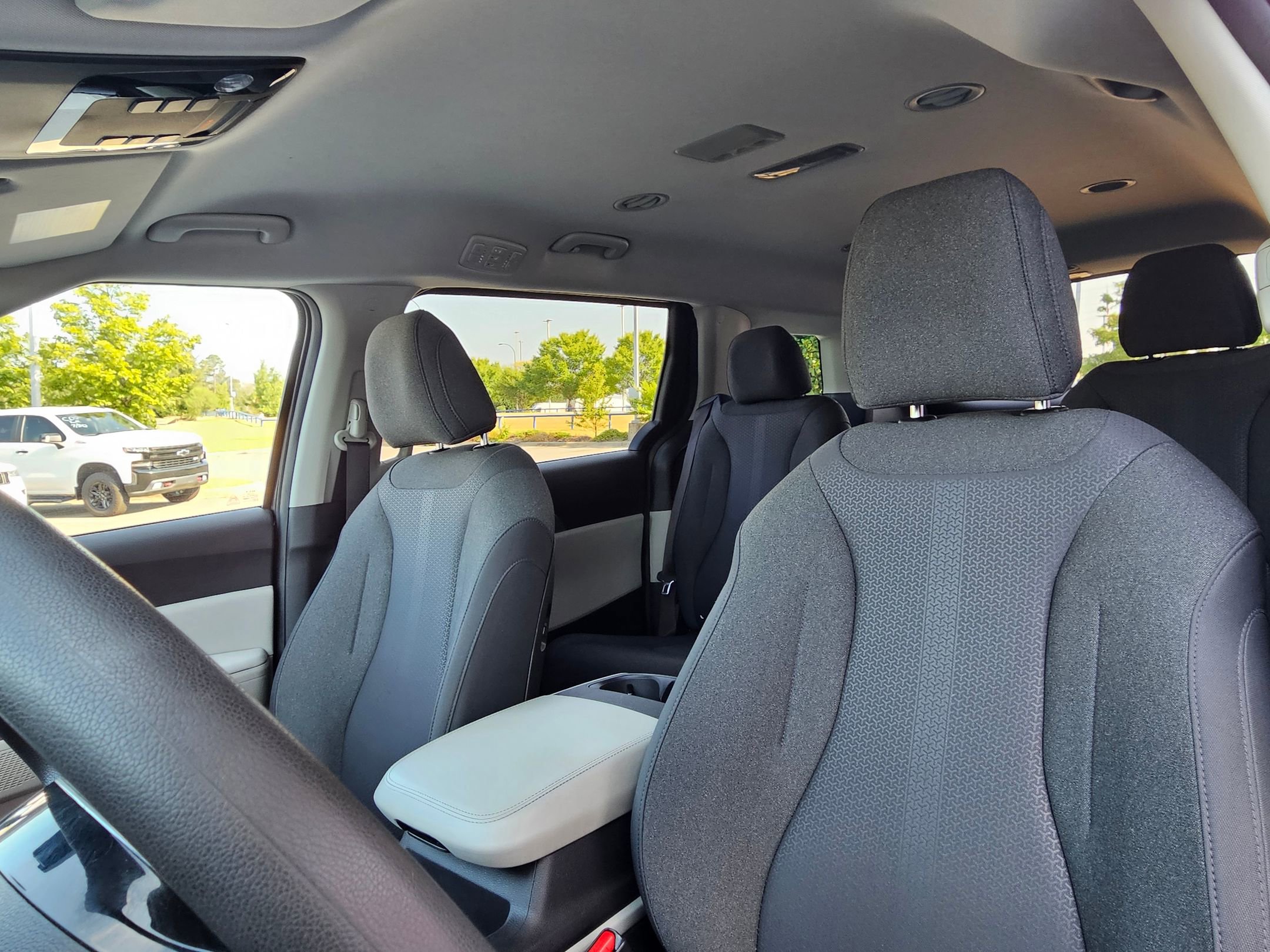 2023 Kia Carnival LX photo 17
