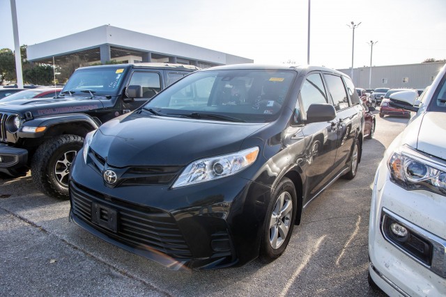 2020 Toyota Sienna L's photo