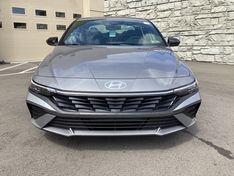 2025 Hyundai Elantra SEL Sport photo 2