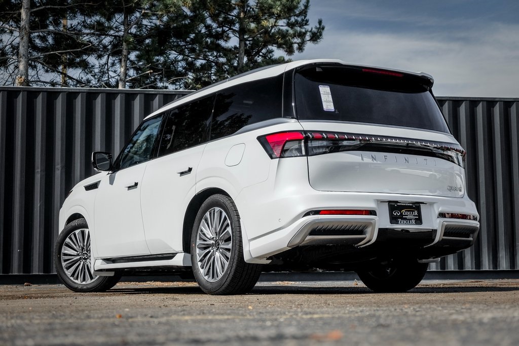 2026 Infiniti QX80 Luxe photo 3