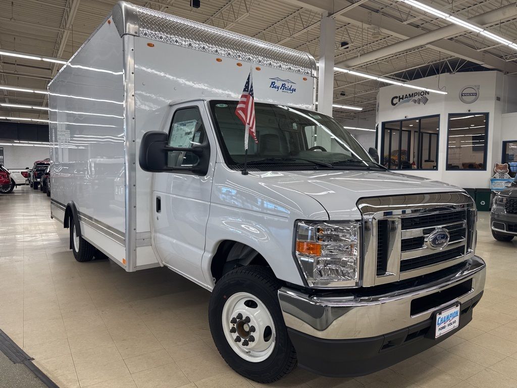 2025 Ford E-Series Cutaway Base