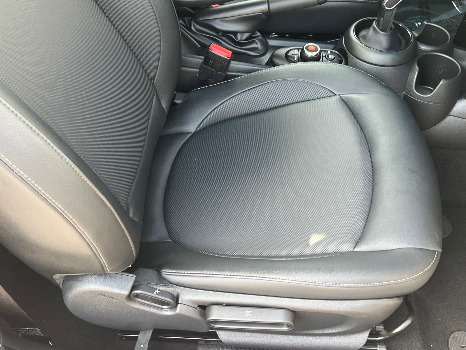 2021 Mini Cooper 2 Door Hardtop Oxford Edition photo 11