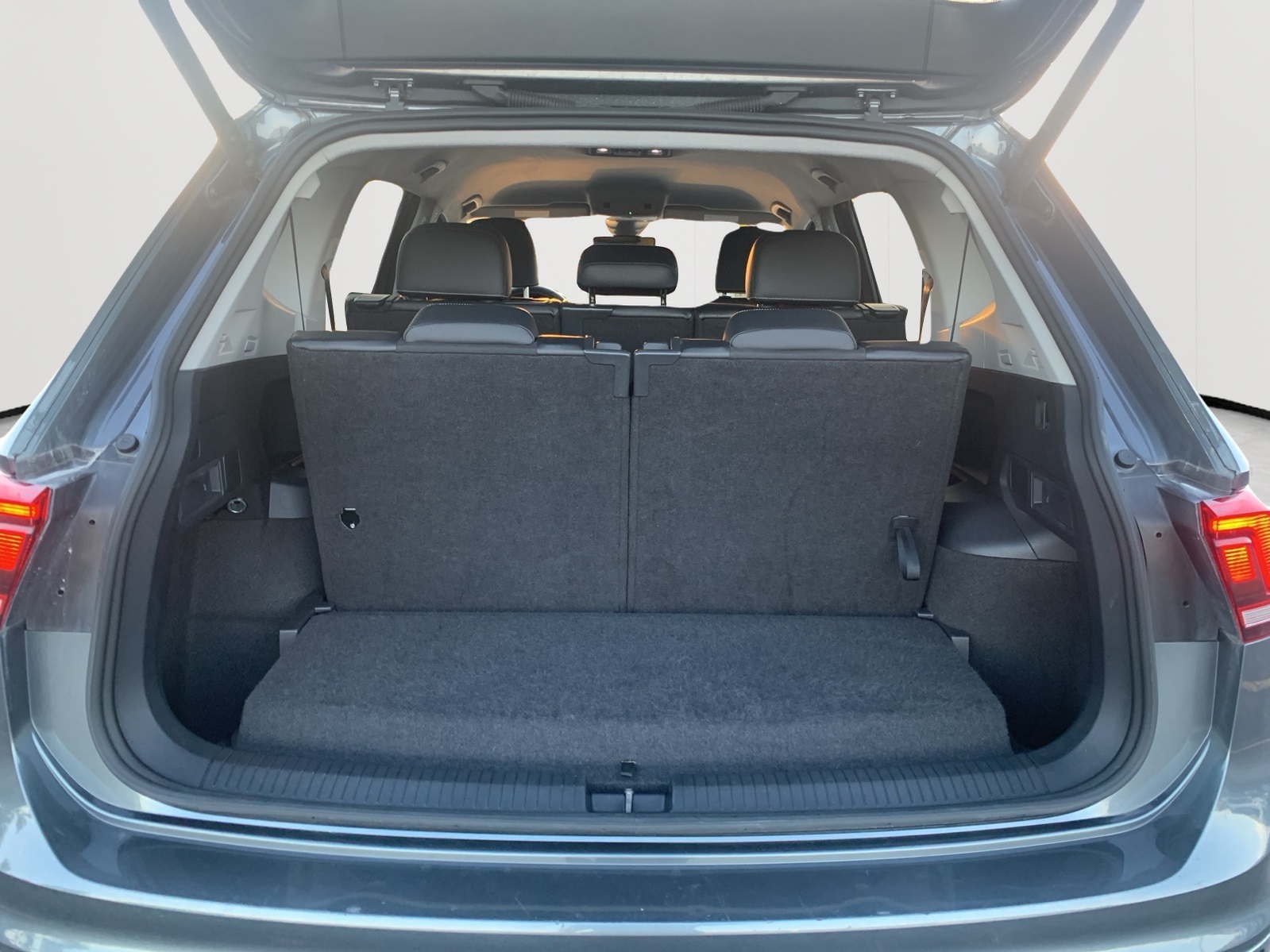 2024 Volkswagen Tiguan SE Wolfsburg Edition photo 25