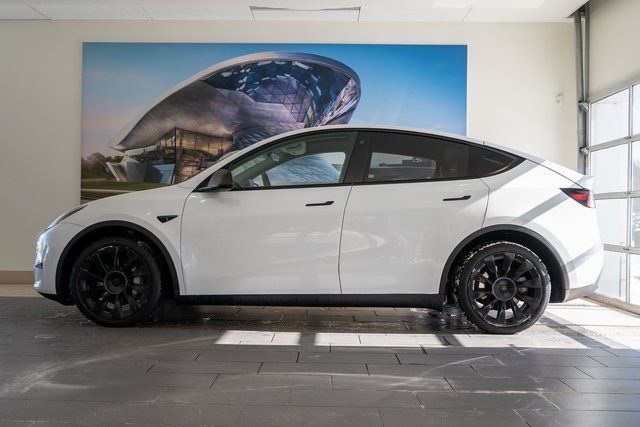 Used 2022 Tesla Model Y Long Range with VIN 7SAYGDEE1NF331451 for sale in Glendale, WI