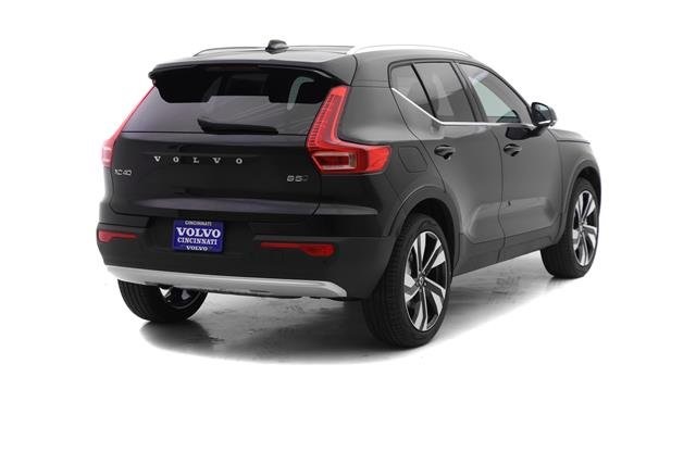 2025 Volvo XC40 photo 4