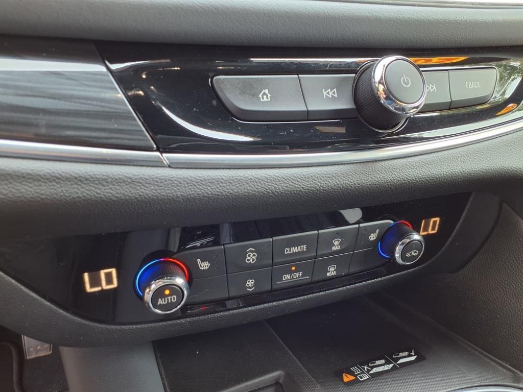 2022 Buick Enclave Essence photo 25