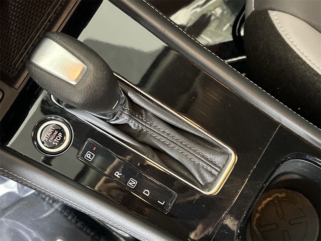 2023 Nissan Kicks SR photo 21