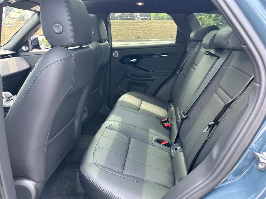 2026 Land Rover Range Rover Evoque Dynamic SE photo 7