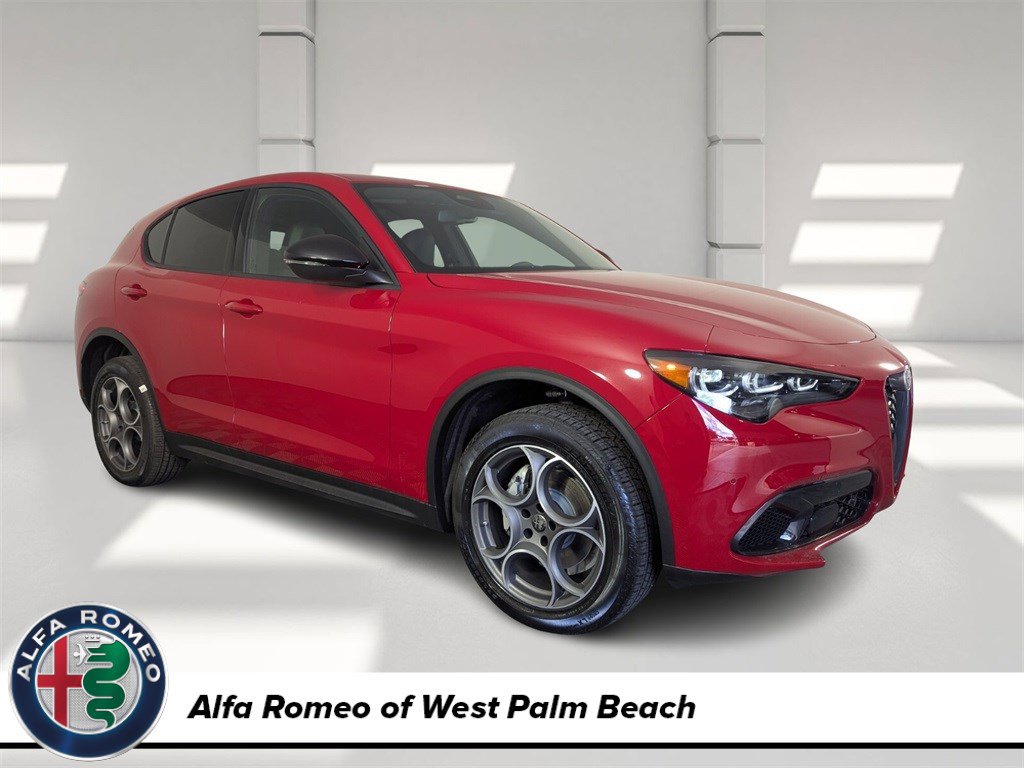 2025 Alfa Romeo Stelvio Base's photo