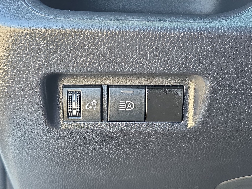 2024 Toyota RAV4 XLE photo 21