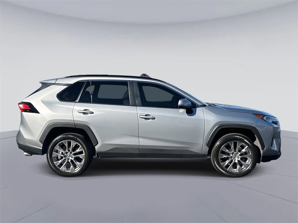 2020 Toyota RAV4 XLE Premium photo 2