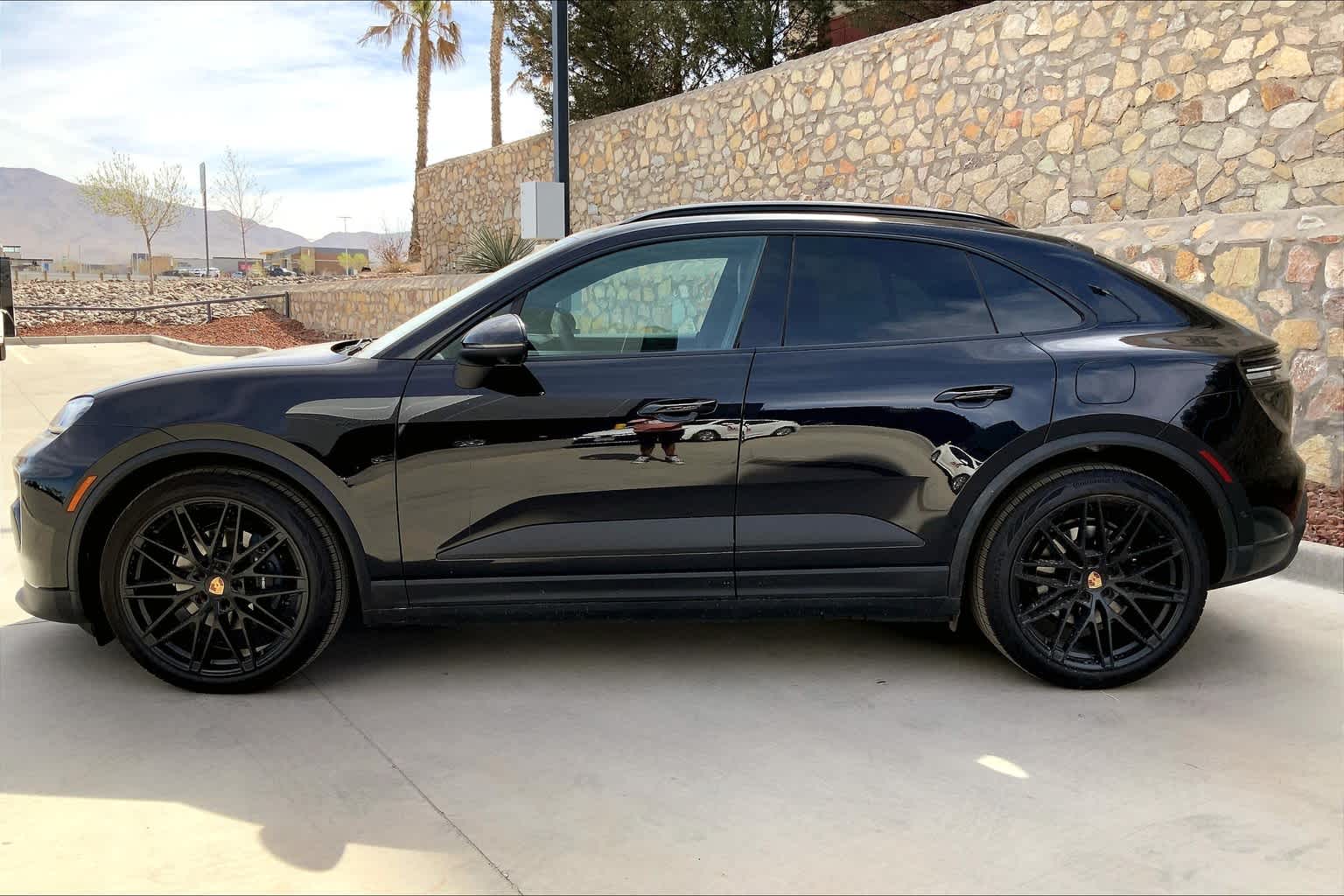 2025 Porsche Macan Electric 4 photo 2