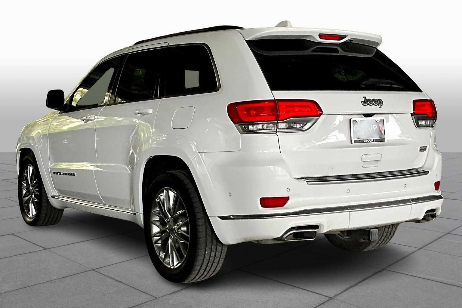 2017 Jeep Grand Cherokee Summit photo 11