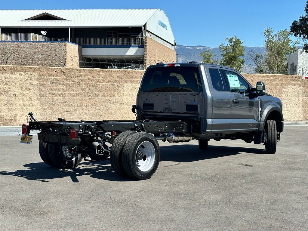 2025 Ford F-550 XLT photo 2
