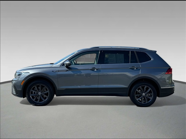 2023 Volkswagen Tiguan SE photo 2