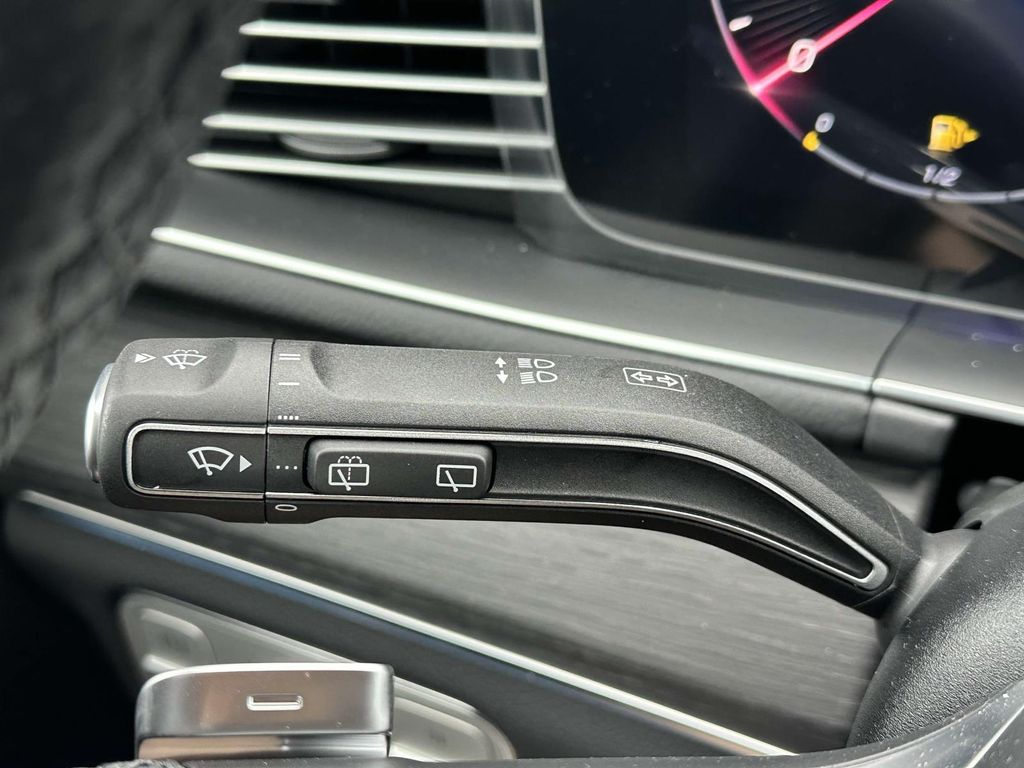 2025 Mercedes Benz GLS 450 4MATIC photo 16