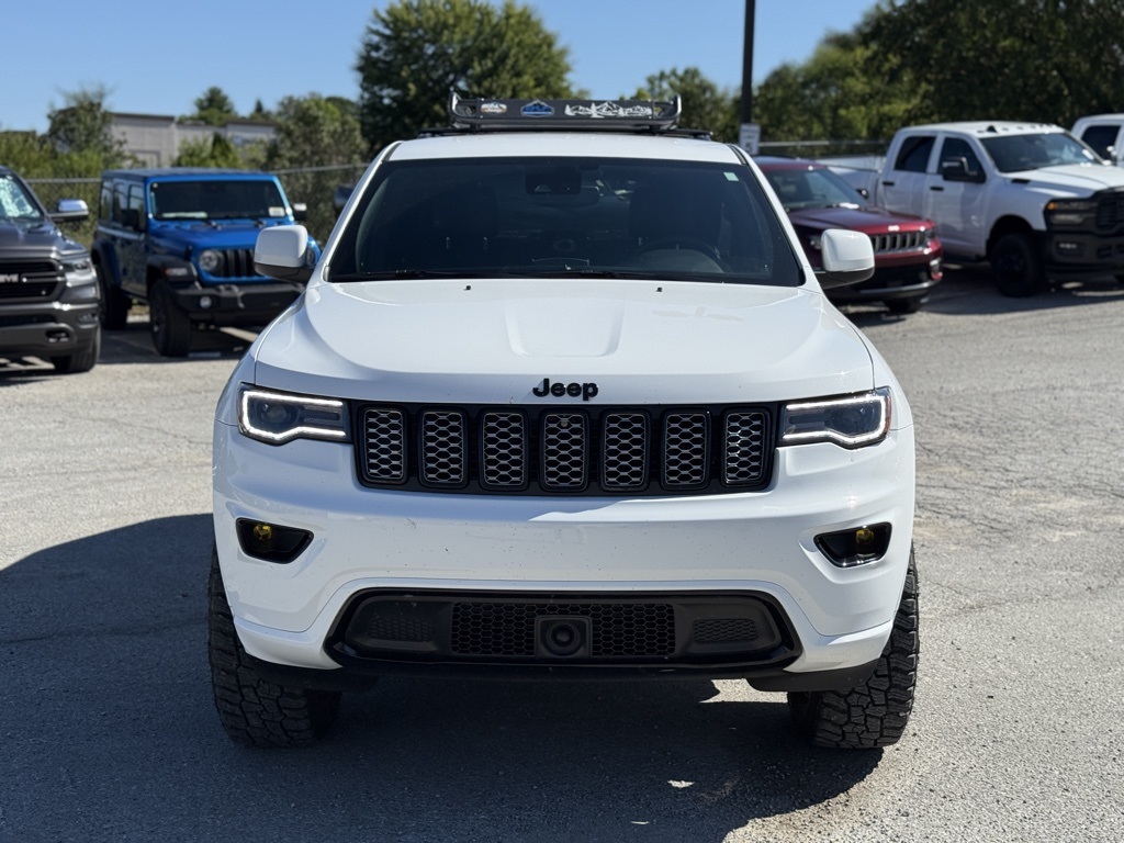 2021 Jeep Grand Cherokee Laredo X photo 3