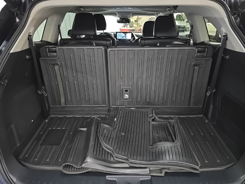 2022 Toyota Highlander Limited photo 11
