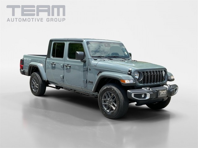 2025 Jeep Gladiator Sport S's photo