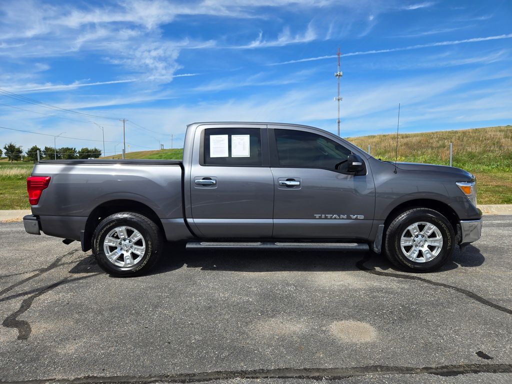 2018 Nissan Titan SV photo 2