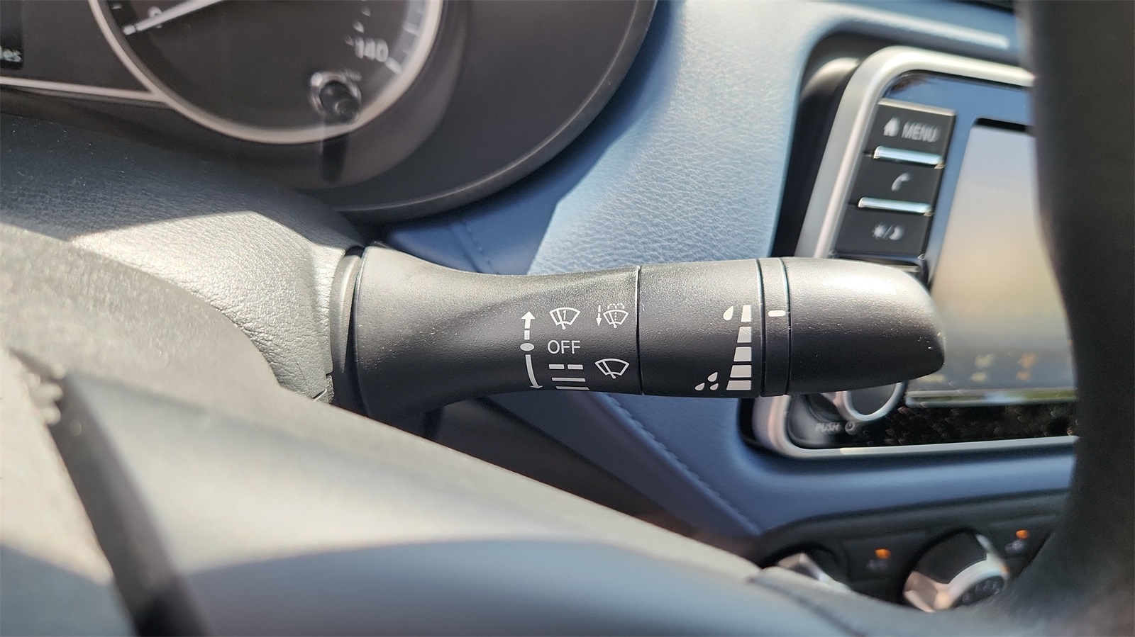 2025 Nissan Versa SV photo 25