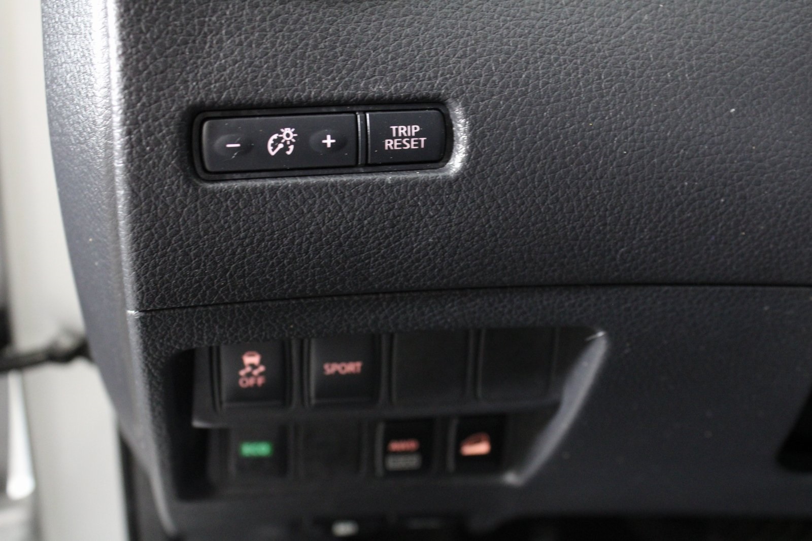 2015 Nissan Rogue SV photo 22