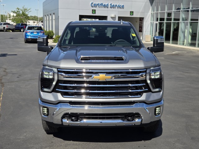 2025 Chevrolet Silverado 3500HD LTZ photo 2