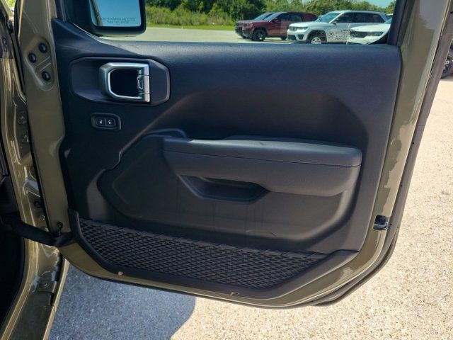 2025 Jeep Wrangler photo 40