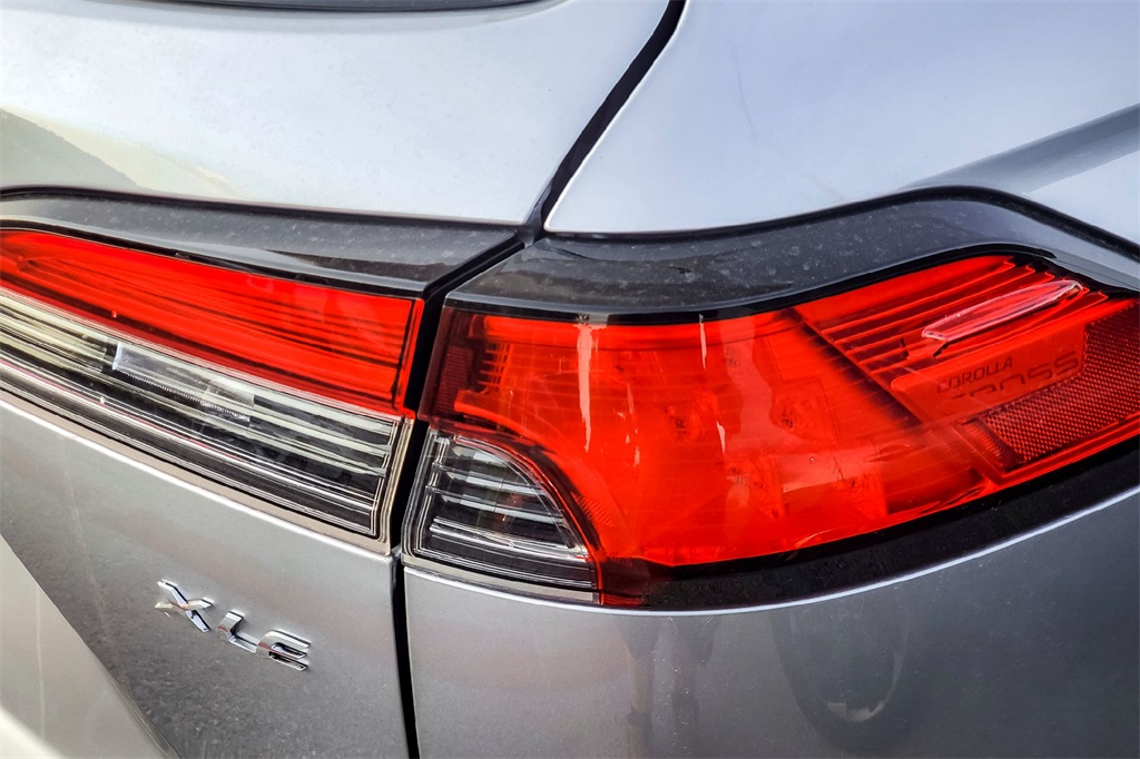 2025 Toyota Corolla Cross XLE photo 4