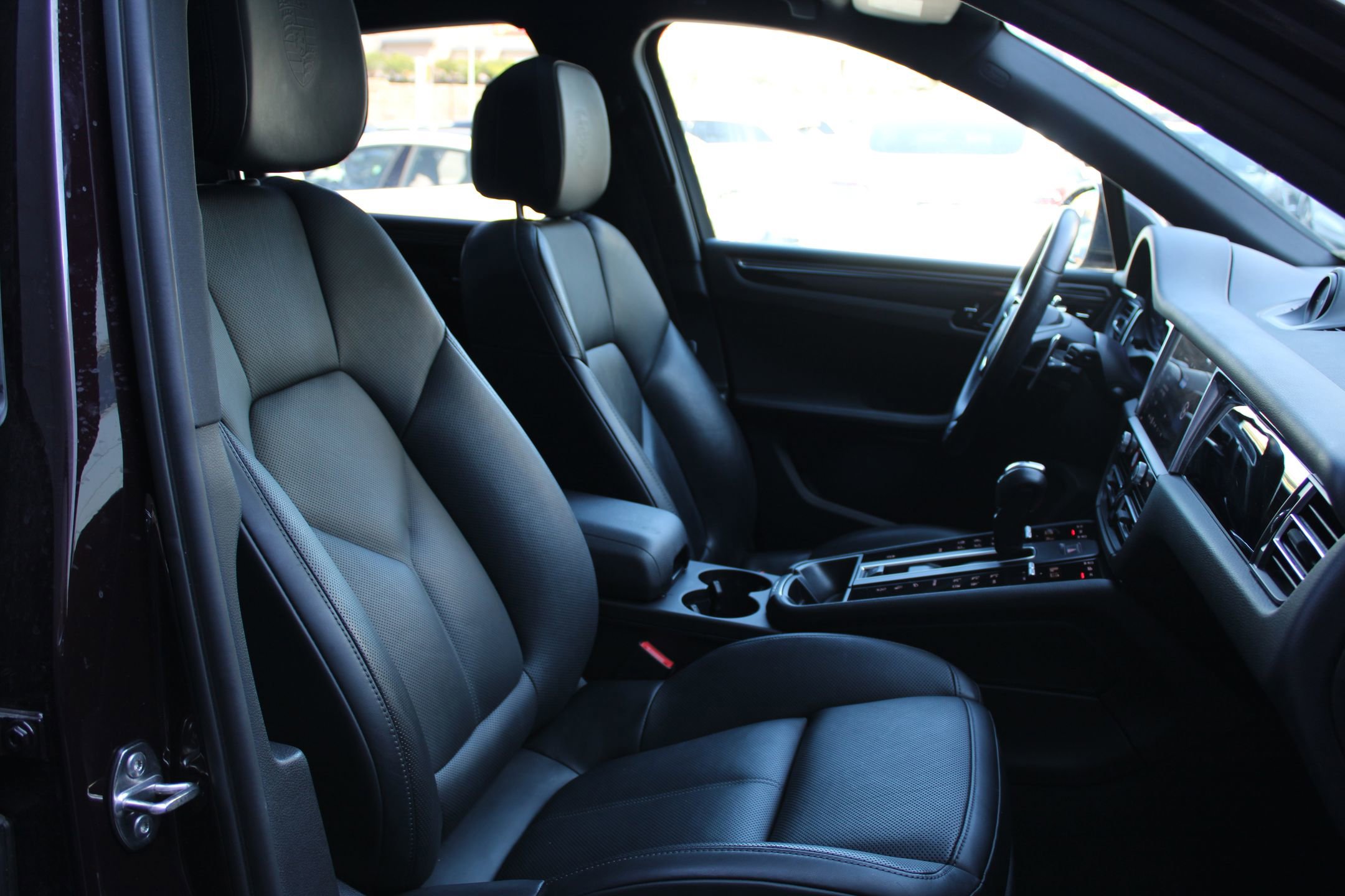 2024 Porsche Macan T photo 22