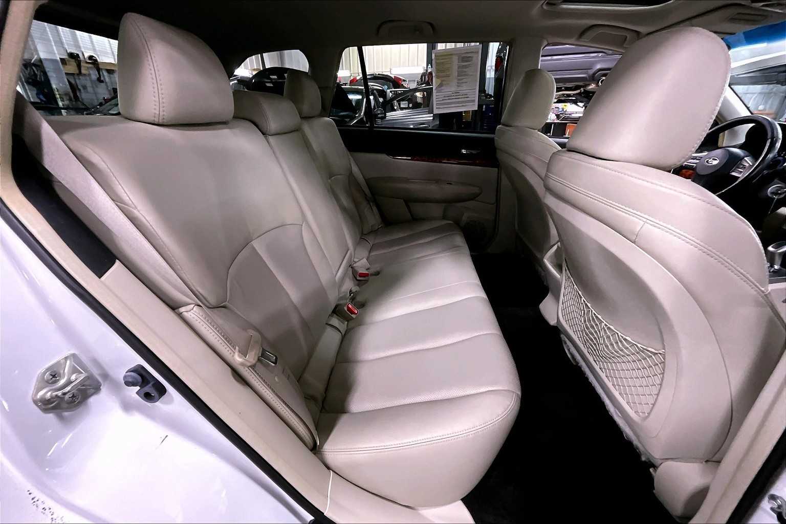 2012 Subaru Outback 2.5i Limited photo 17