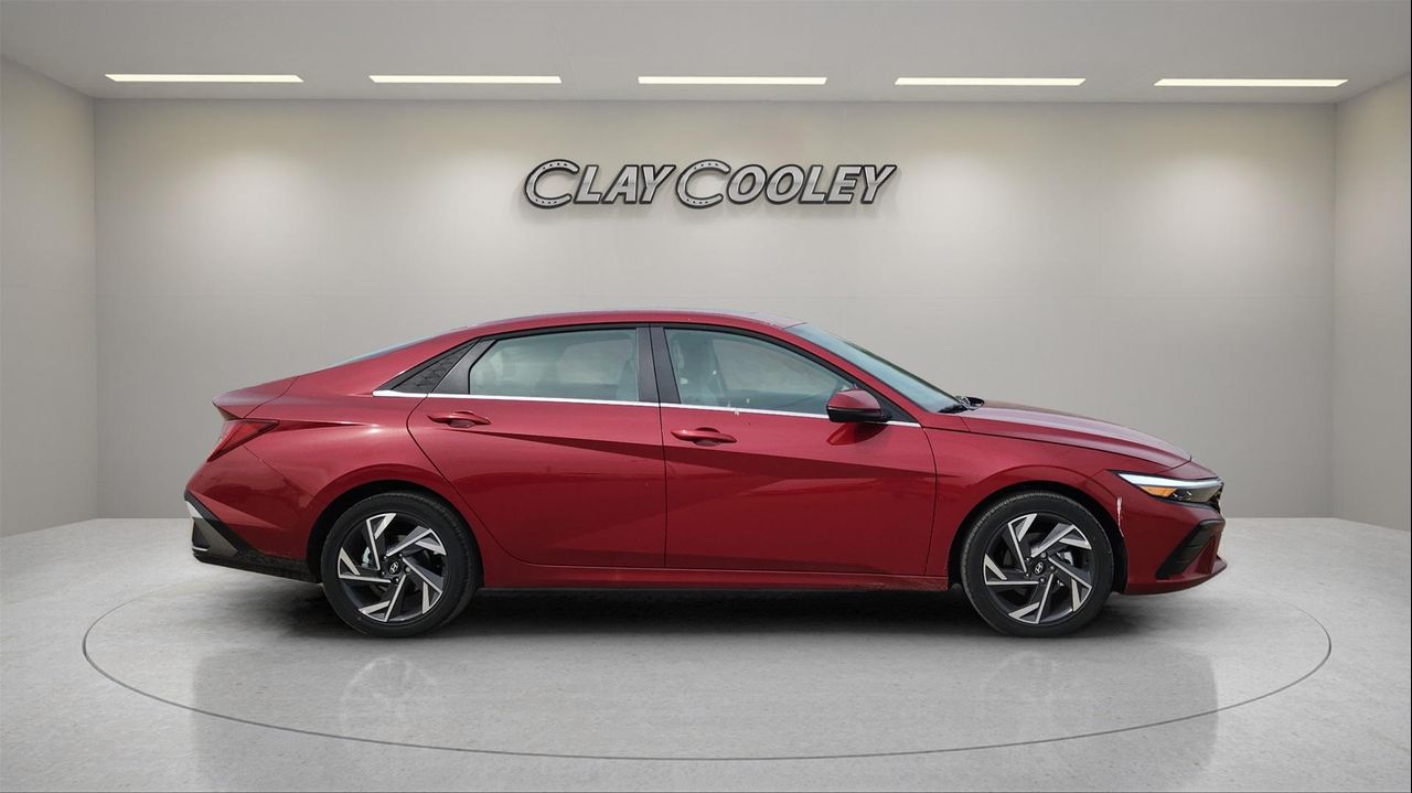 2025 Hyundai Elantra Limited photo 2