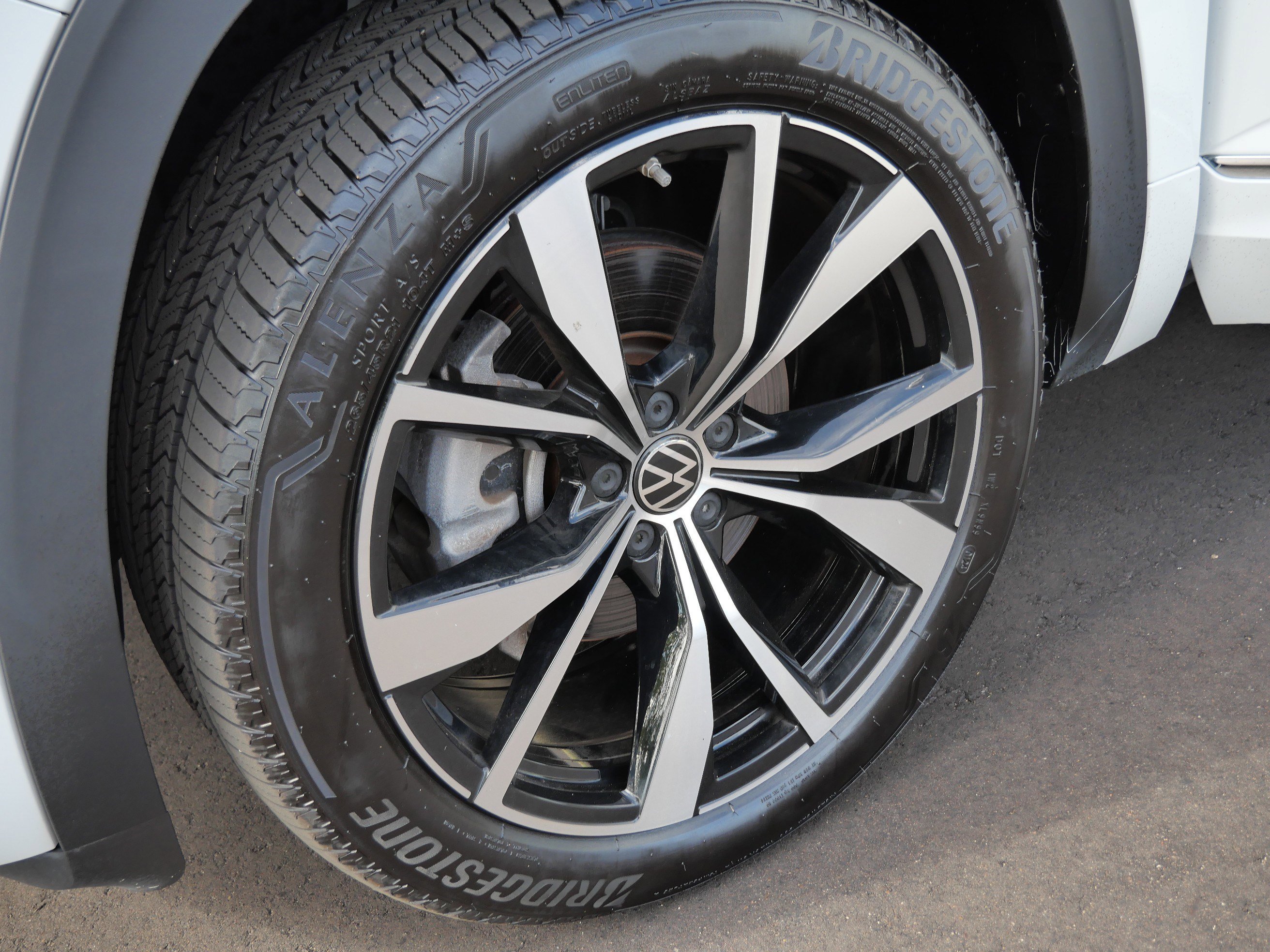 2024 Volkswagen Atlas SEL Premium R-Line photo 15