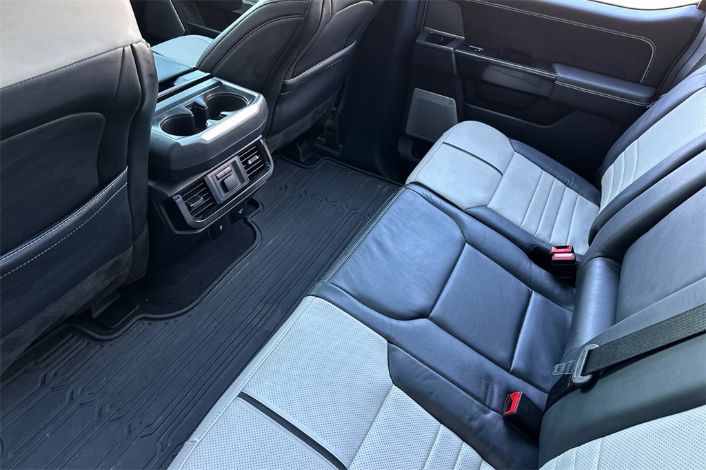 2024 Ford F-150 Lightning Platinum photo 12