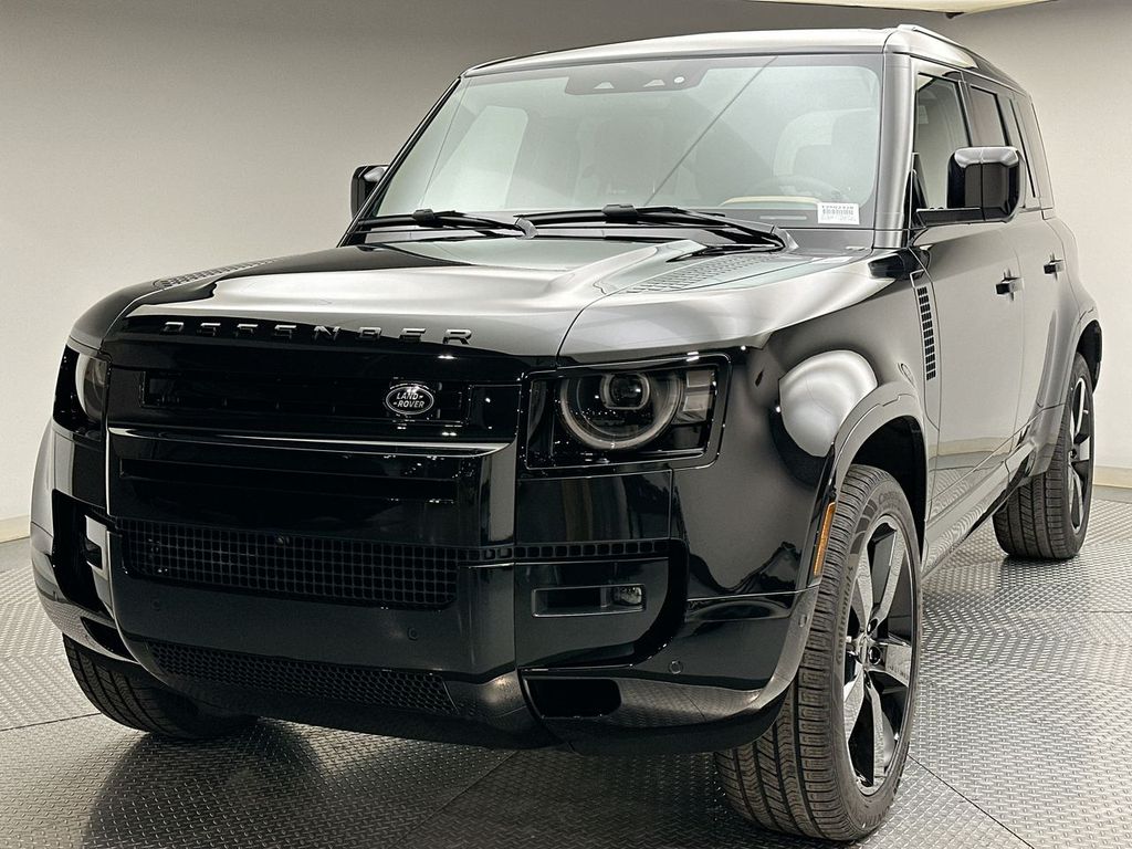 2026 Land Rover Defender X-Dynamic SE's photo