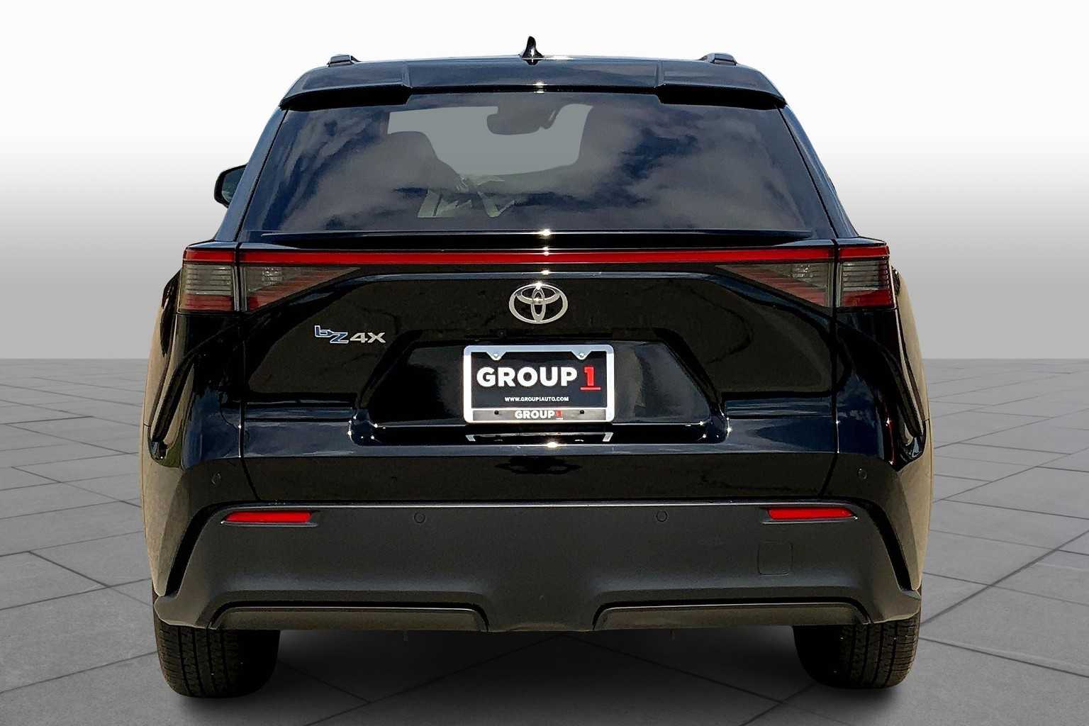 2023 Toyota bZ4X XLE photo 4