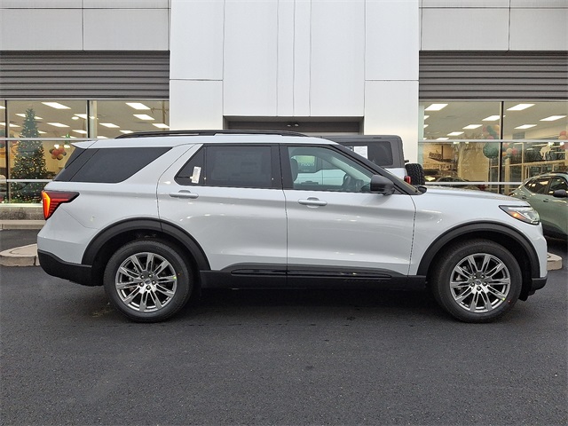 2026 Ford Explorer Active's photo