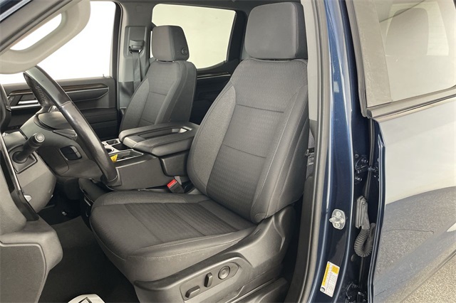 2022 Chevrolet Silverado 1500 LT photo 2