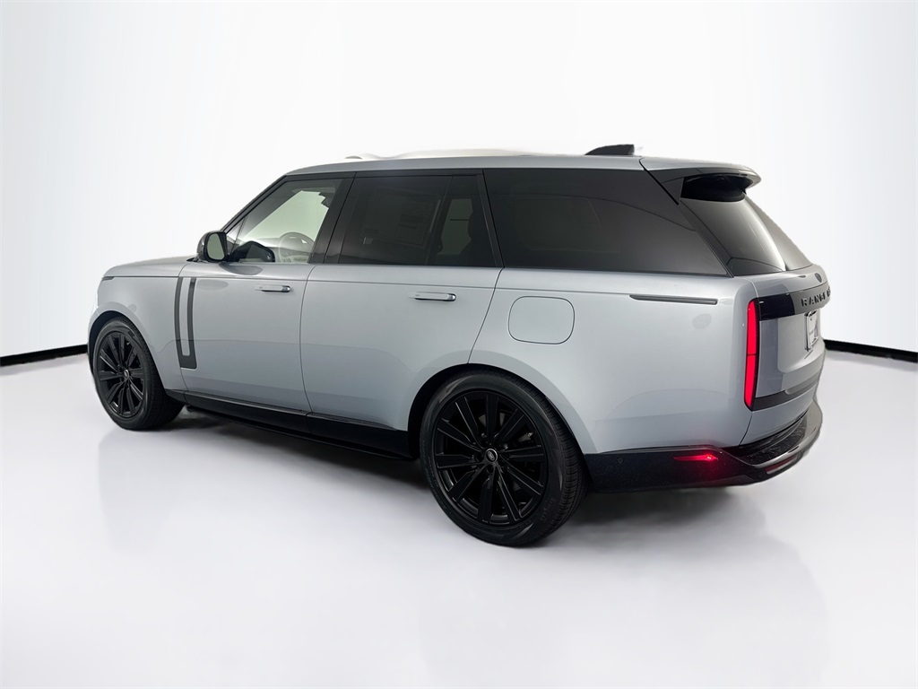 2025 Land Rover Range Rover SE photo 5